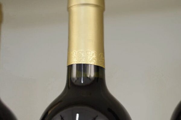Wine Neck Capsules or No Capsules?
